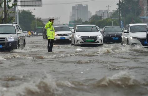 xeu9_河南多地发布暴雨预警 直击现场
